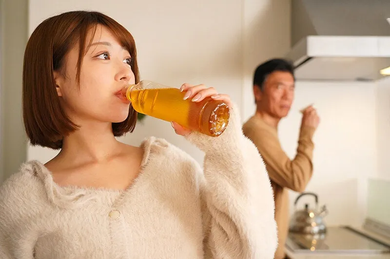 Trong khi vợ tôi vắng nhà, tôi làm cho đứa con riêng lên đỉnh với những cơn co giật